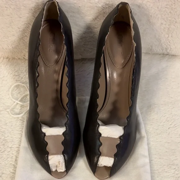 CHLOÉ Leather Keyhole Accent Pumps 🤍 - Picture 1 of 8